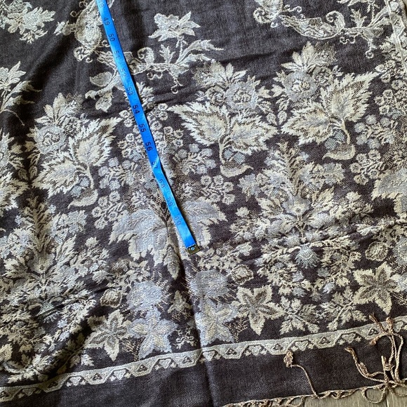 Vintage Floral Wrap/Scarf, Brown/Cream, Reversible - Picture 8 of 9